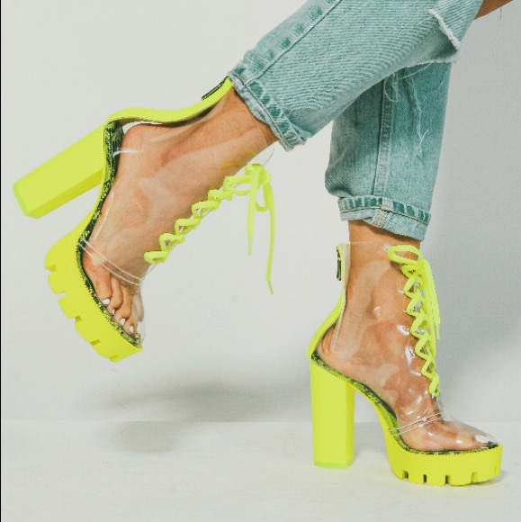 6.5 Neon Yellow Green rain boots - Picture 1 of 7